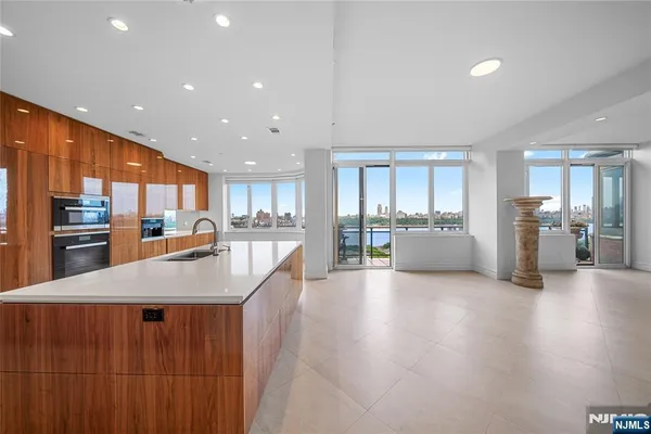 $1,850,000 | 100 Carlyle Drive, Unit VP6, Cliffside Park, NJ 07010
