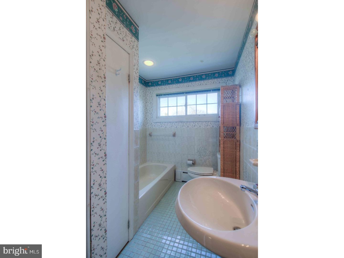 320 Derwyn Road Drexel Hill, PA 19026 - Photo 16 of 24 Bathroom