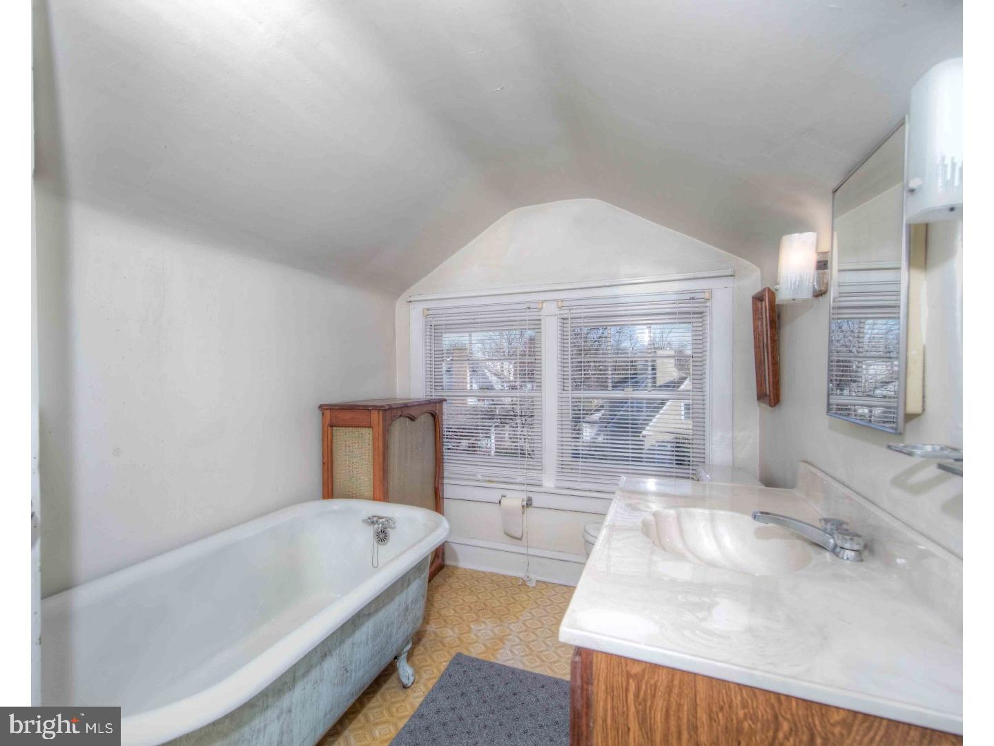 320 Derwyn Road Drexel Hill, PA 19026 - Photo 19 of 24 Bathroom