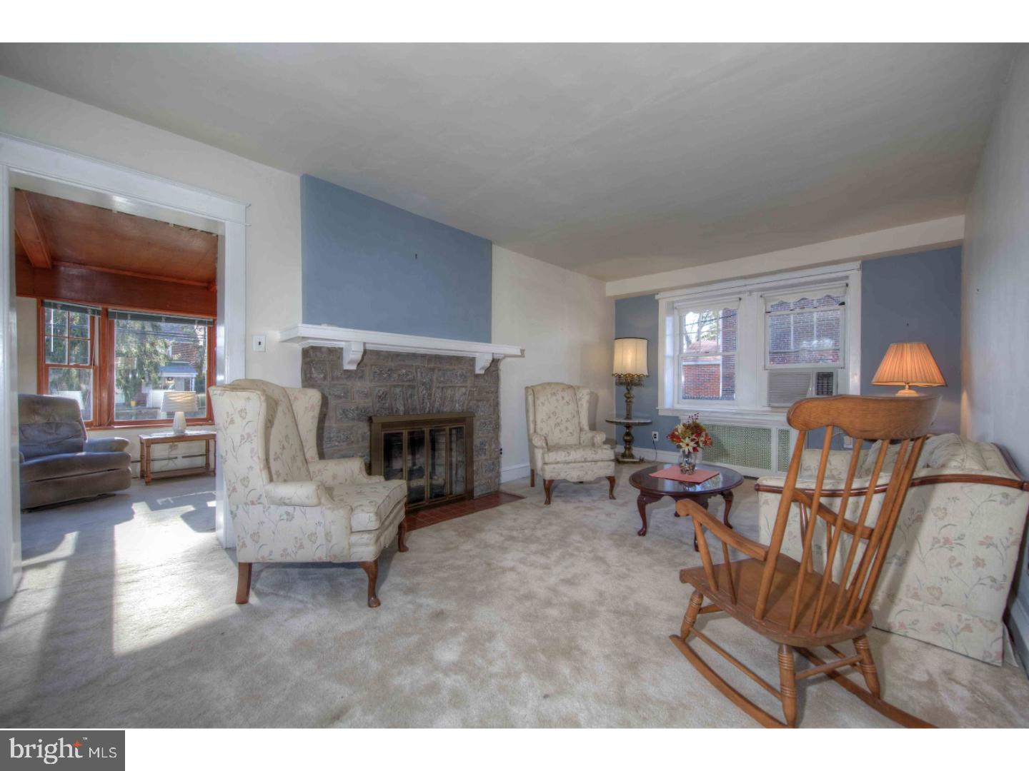 320 Derwyn Road Drexel Hill, PA 19026 - Photo 5 of 24 Living Room