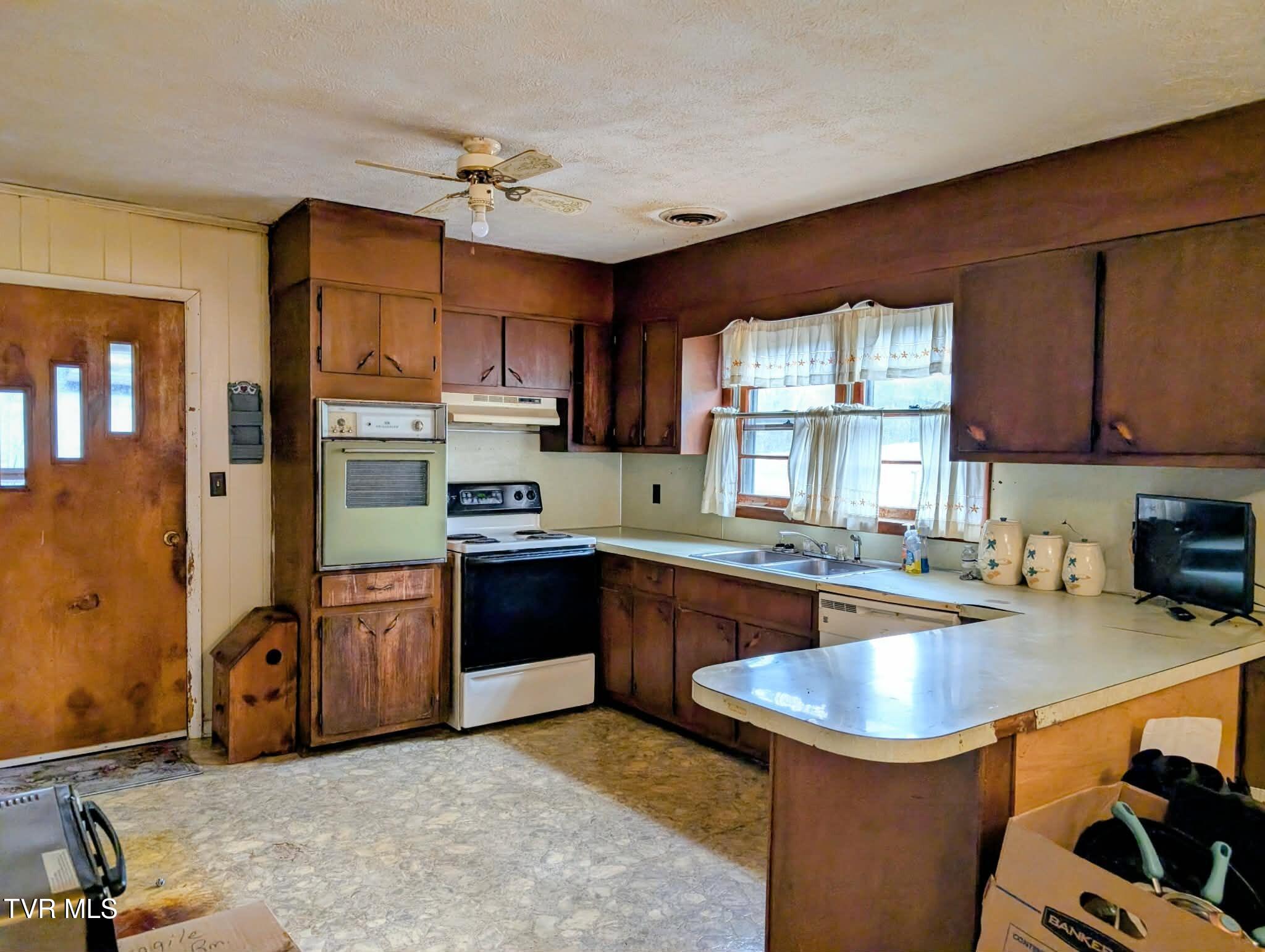 820 Doak Hensley Road Afton, TN 37616 - Photo 33 of 44 d03da5c7-4a75-4205-9d35-3b715f69b1d3