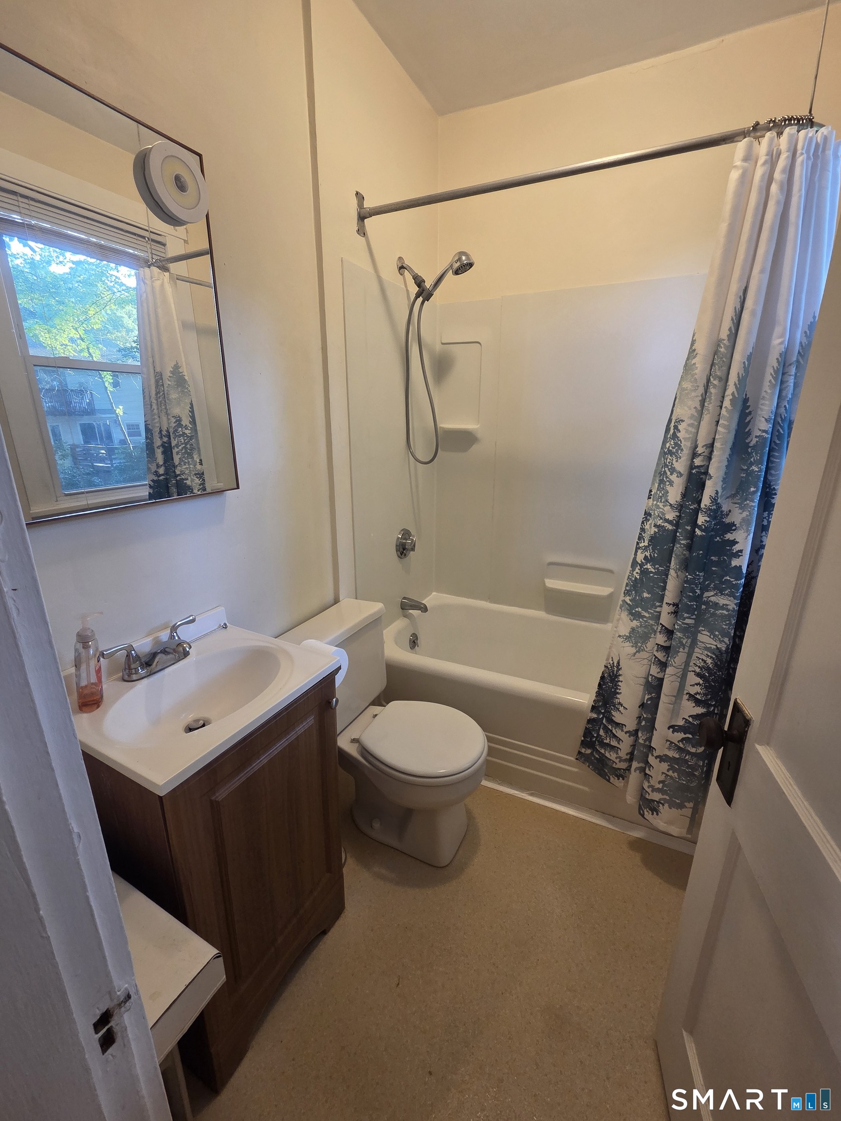 72 Godfrey Street Groton, CT 06340 - Photo 9 of 12
