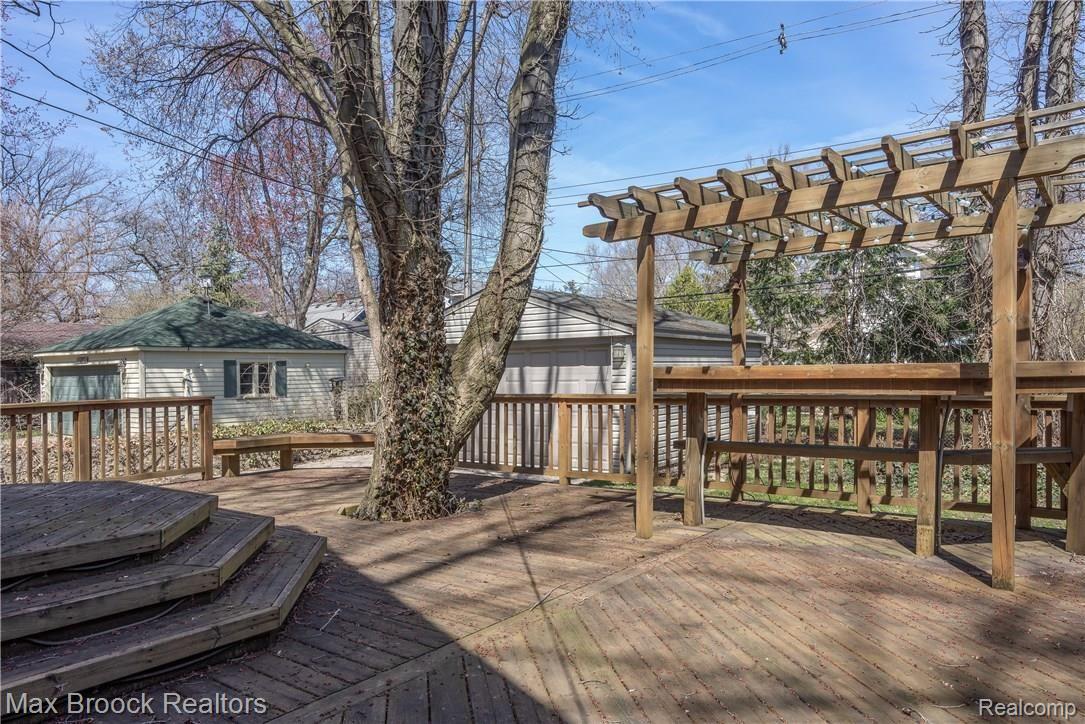 31 Sylvan Avenue Pleasant Ridge, MI 48069 - Photo 20 of 22 Deck with View to Back Yard