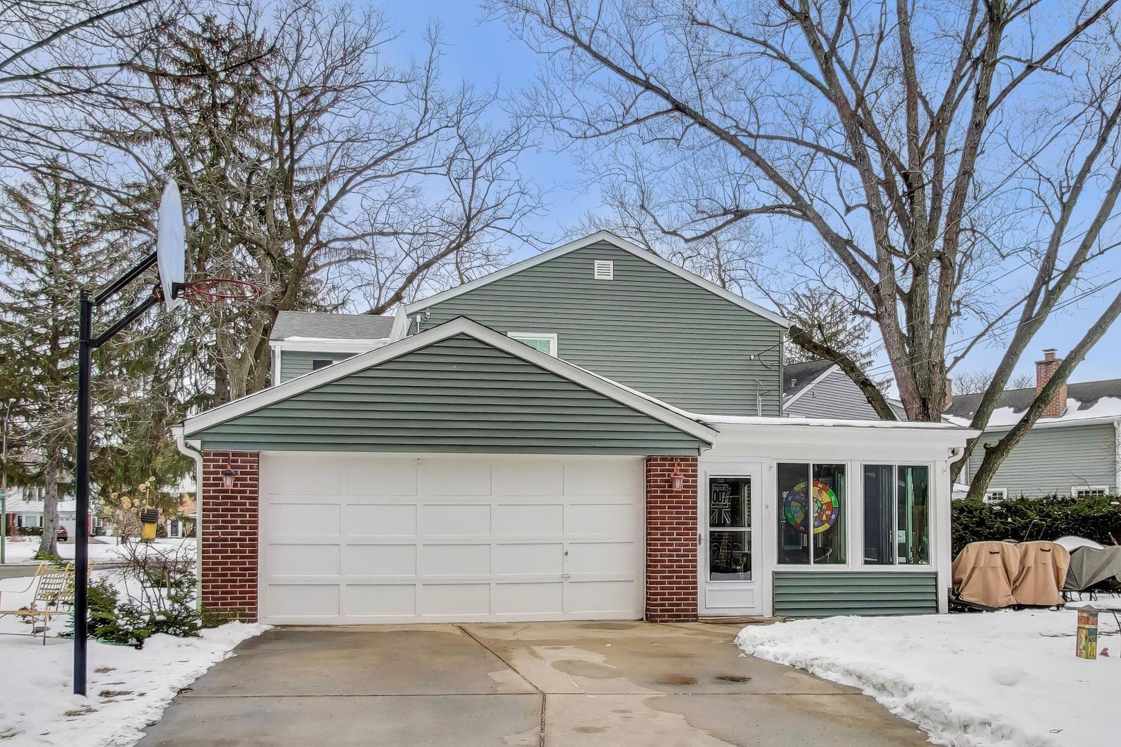 1319 Mayfair Road Arlington Heights, IL 60004 - Photo 2 of 10