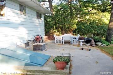 5603 Port Austin Road Caseville, MI 48725 - Photo 13 of 16 5603PtAustinPatio.jpg