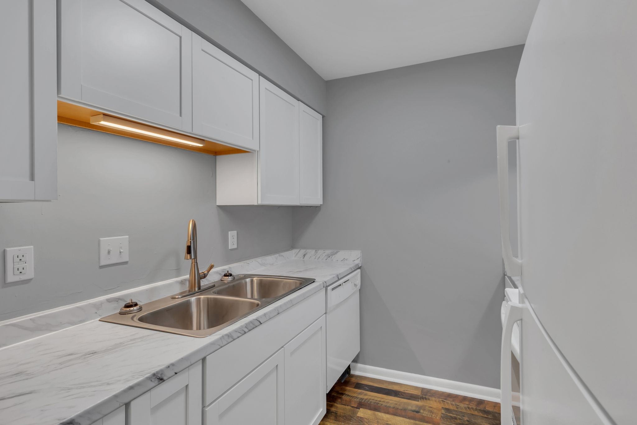 420 Walton Lane, Unit I41 Madison, TN 37115 - Photo 8 of 20 a kitchen with a sink and cabinets