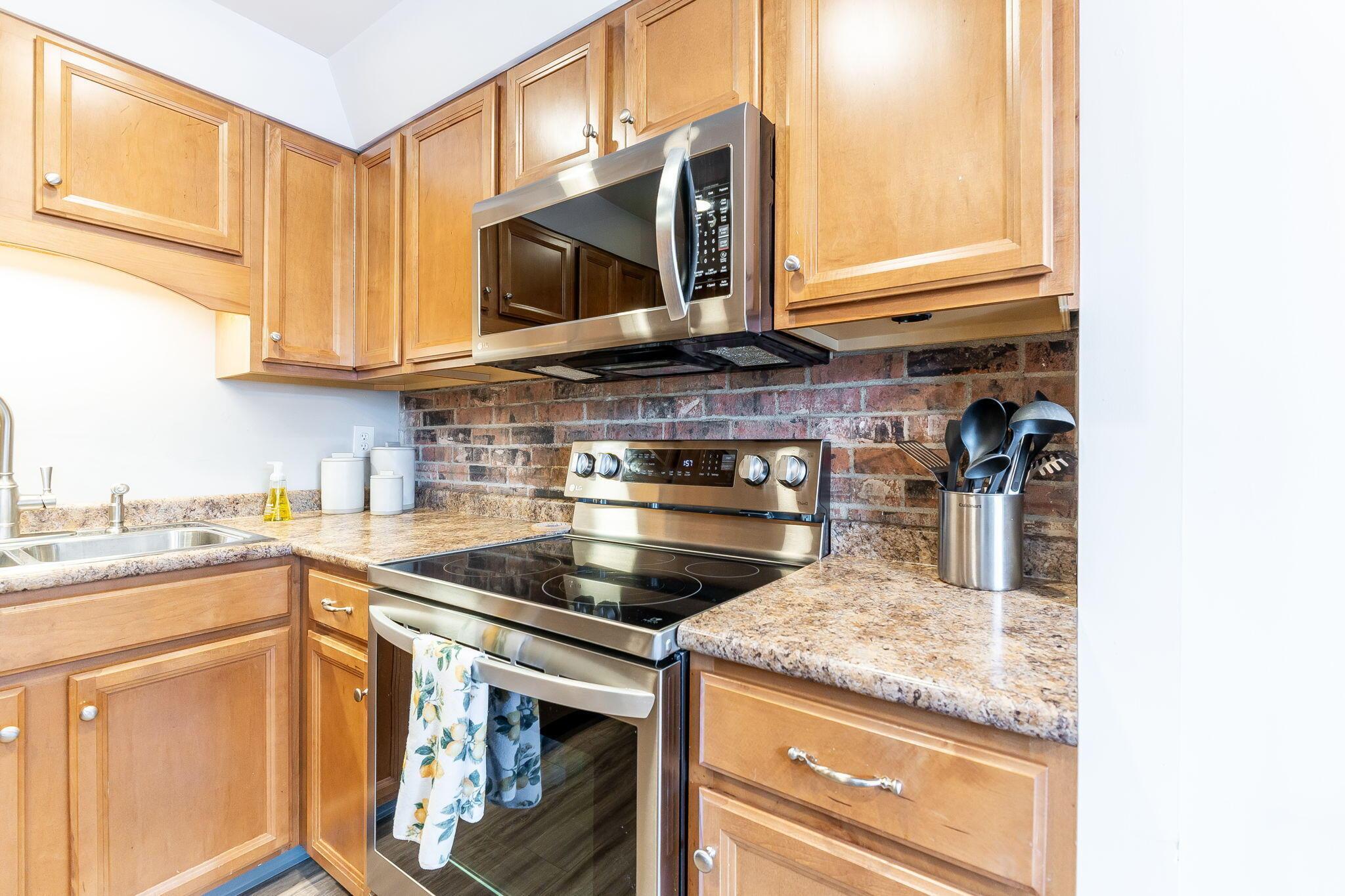 3600 Reed Road, Unit 11 Columbus, OH 43220 - Photo 22 of 52 Stainless Appliances