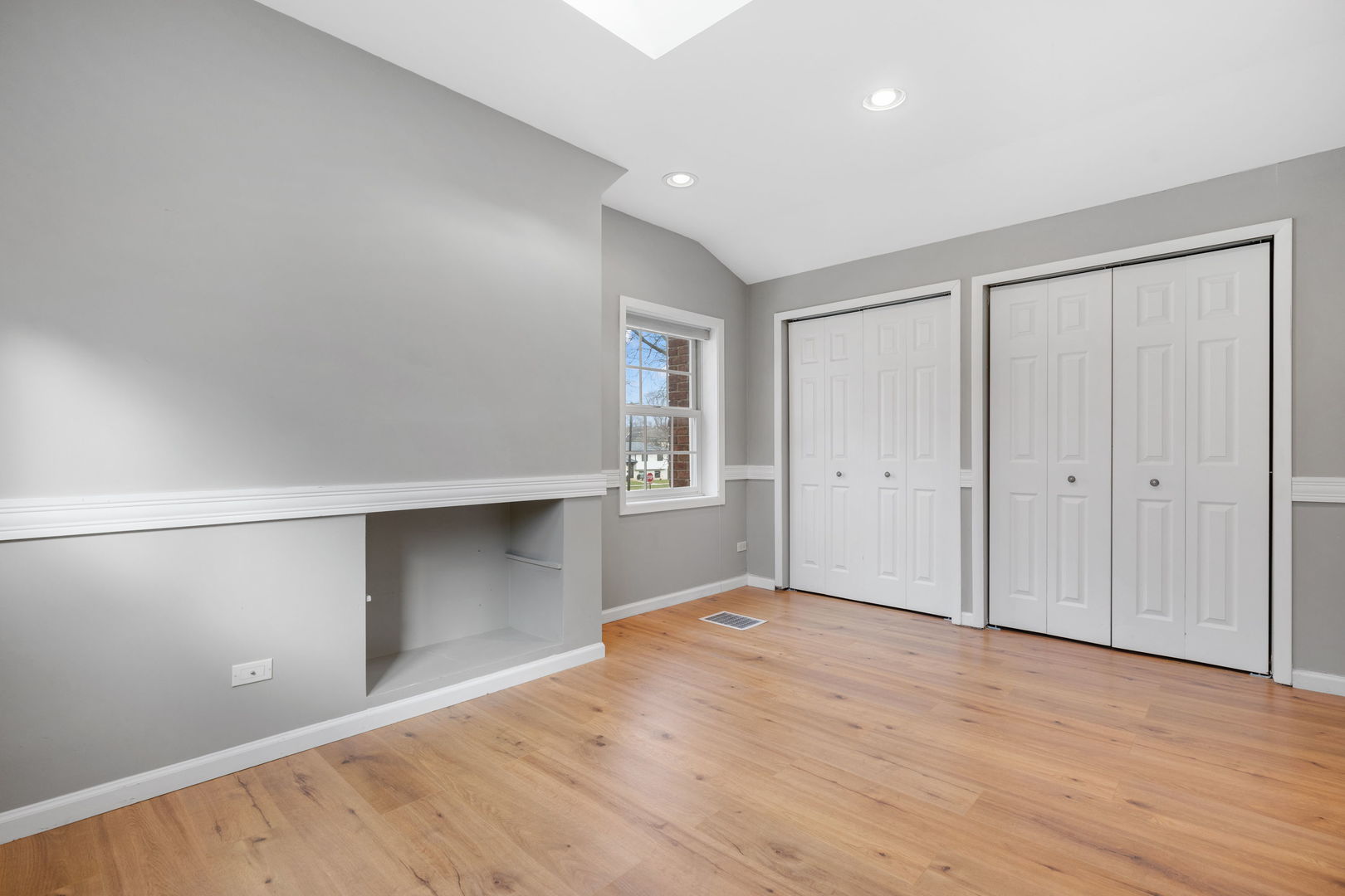 784 Spring Road Elmhurst, IL 60126 - Photo 11 of 17