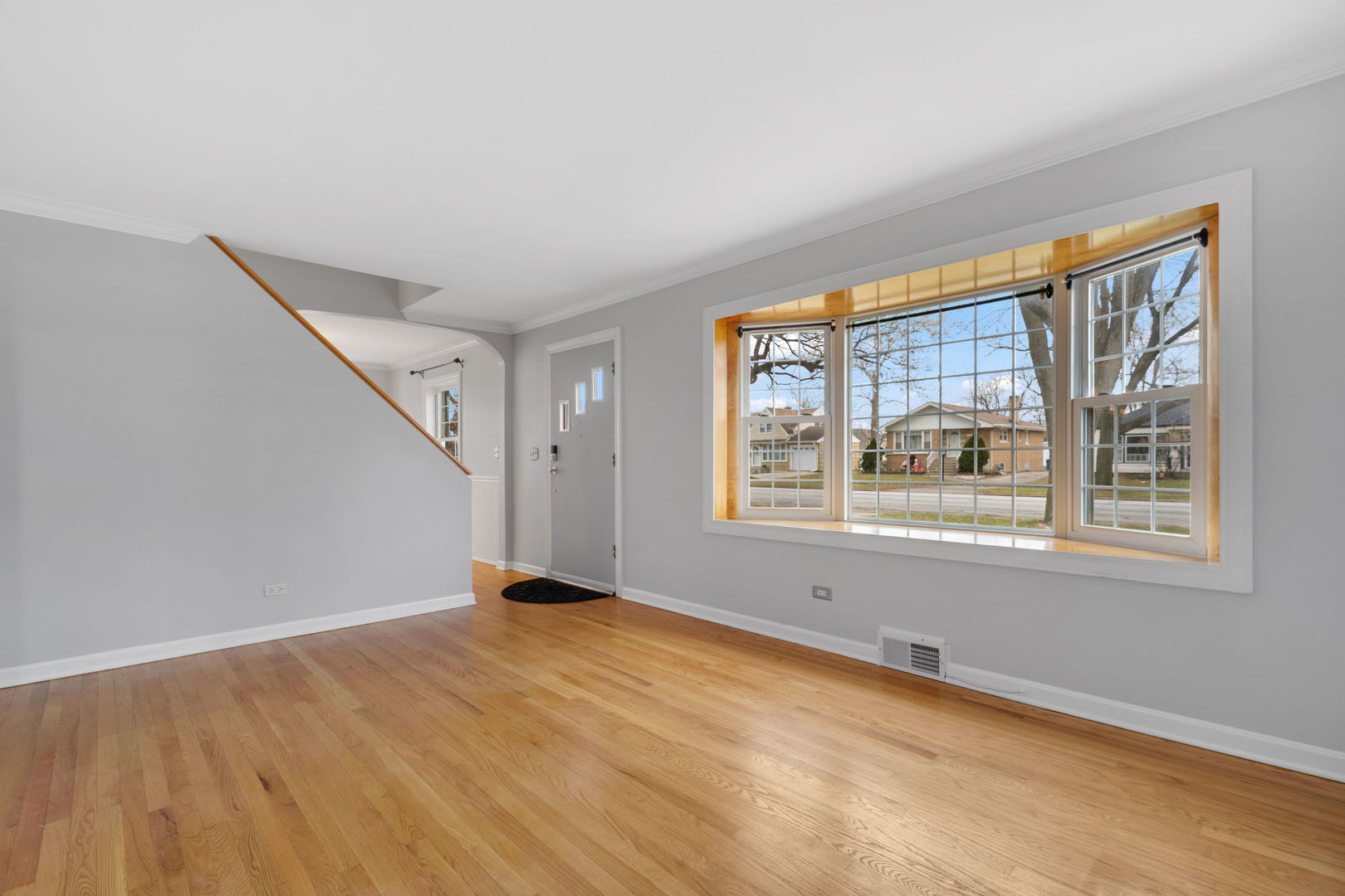 784 Spring Road Elmhurst, IL 60126 - Photo 2 of 17