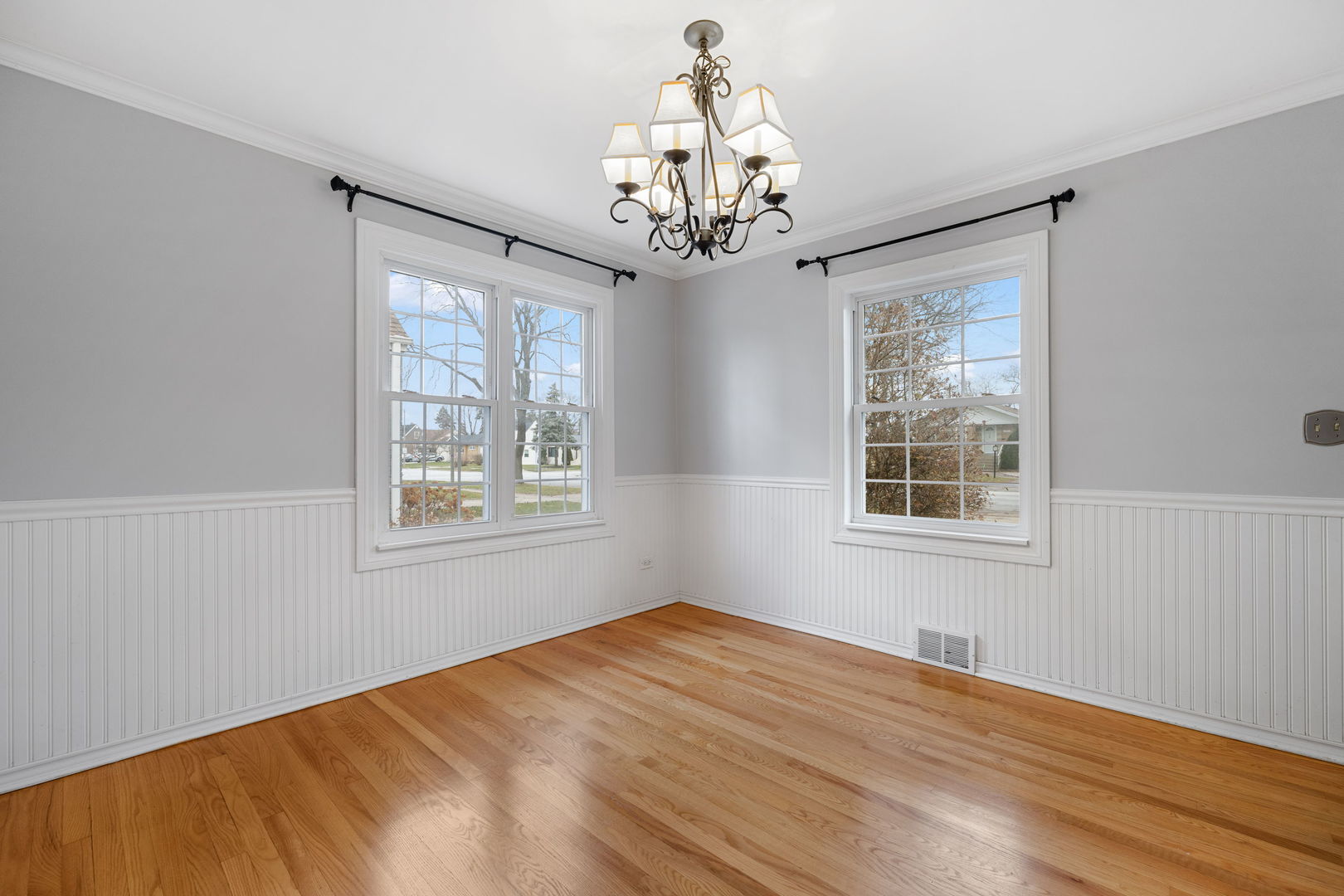 784 Spring Road Elmhurst, IL 60126 - Photo 3 of 17