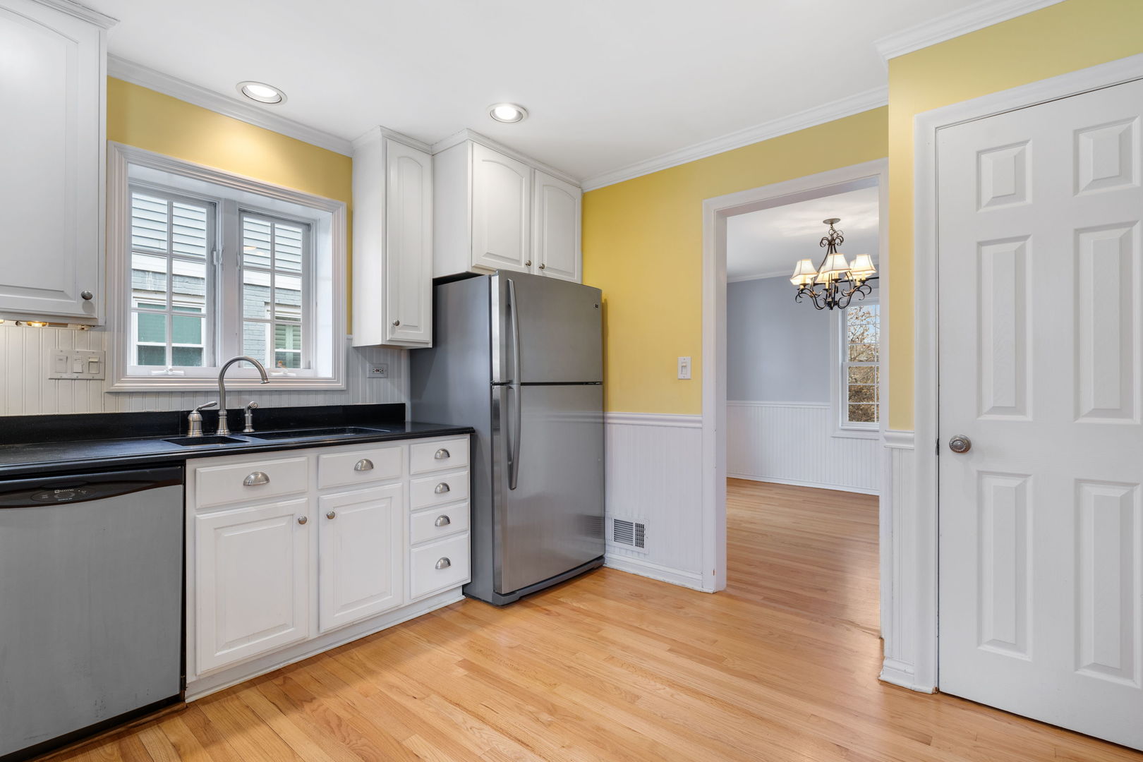 784 Spring Road Elmhurst, IL 60126 - Photo 5 of 17