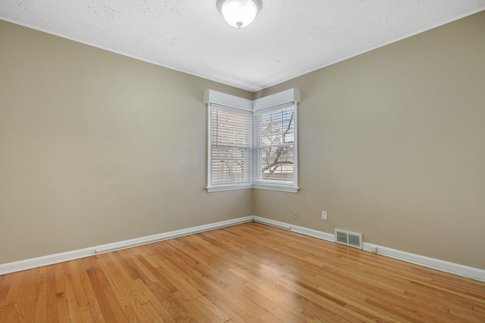 784 Spring Road Elmhurst, IL 60126 - Photo 7 of 17