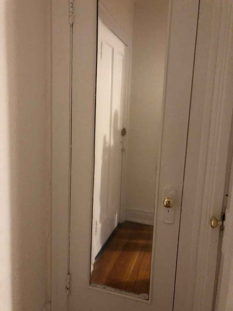 596 West Hawthorne Place, Unit 208 Chicago, IL 60657 - Photo 7 of 8 a view of small space