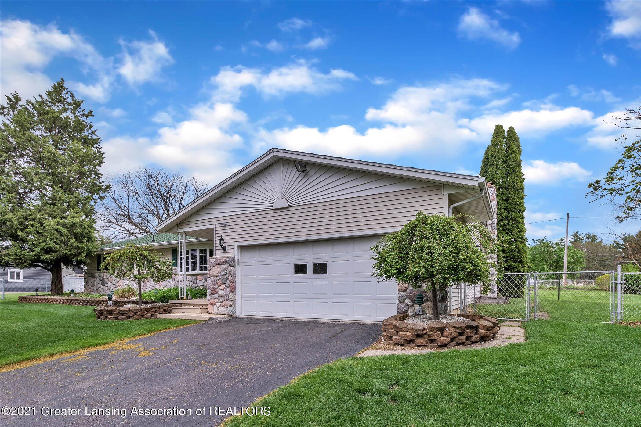 14935 Airport Road Lansing, MI 48906 - Photo 4 of 49 04-14935 Airport Rd-WindowStill-Real-Est
