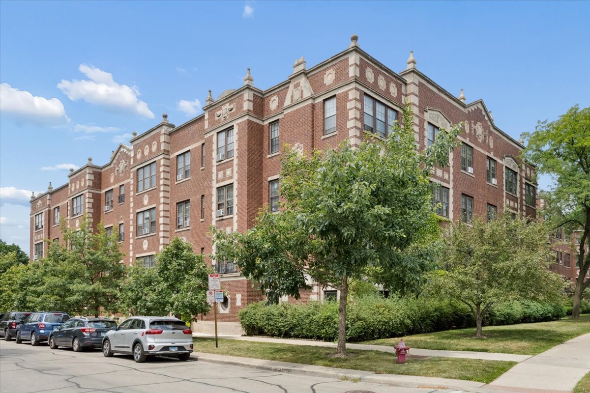356 Ridge Avenue, Unit 53 Evanston, IL 60202 - Photo 2 of 25