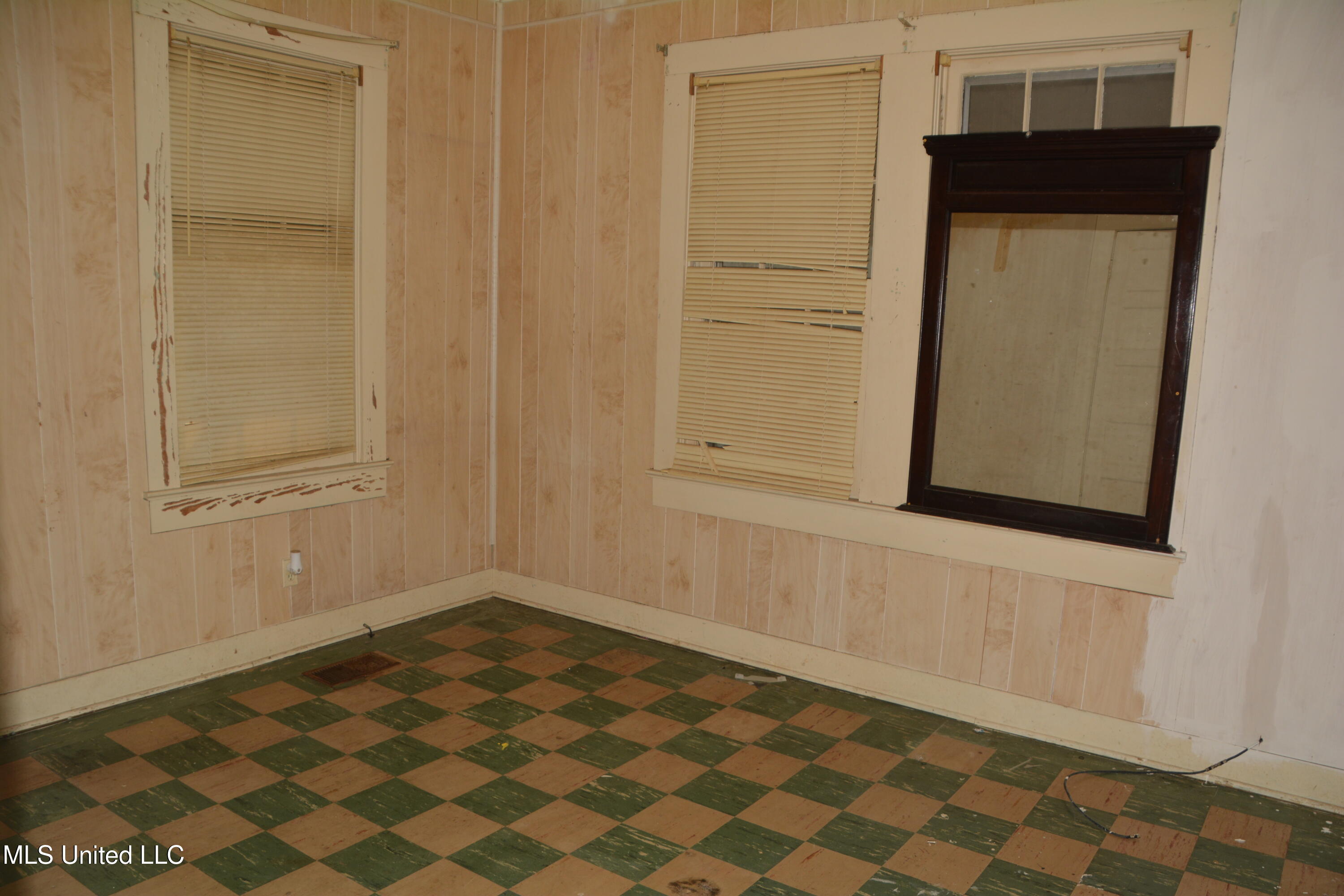 131 Plummer Circle Jackson, MS 39212 - Photo 4 of 6 Bedroom 2