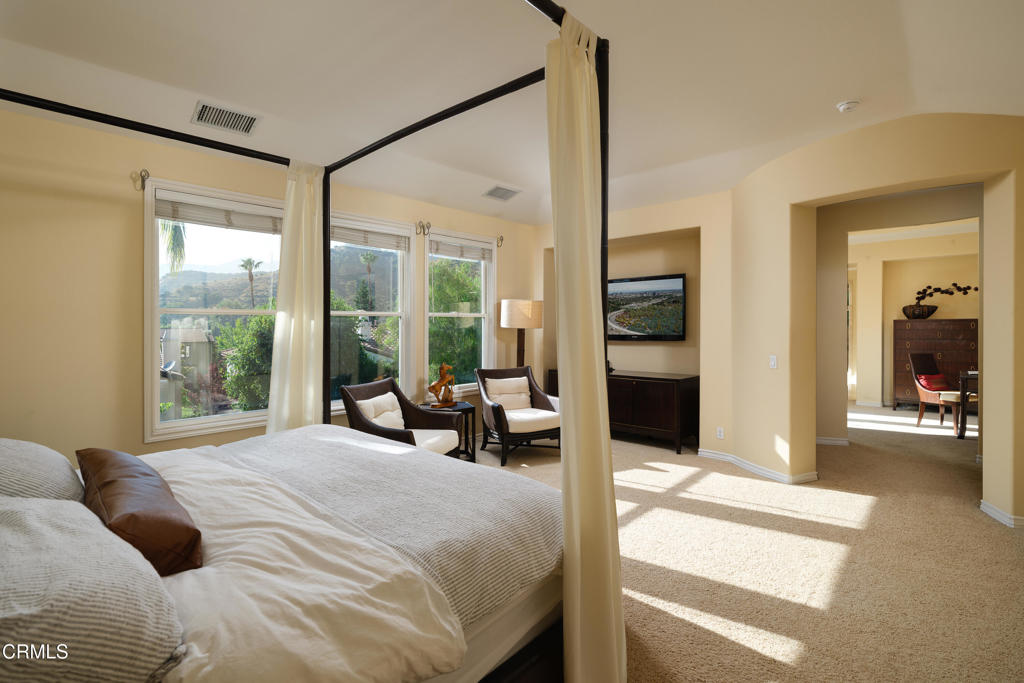 3921 Chapman Court Altadena, CA 91001 - Photo 42 of 64 a bedroom with a bed and a large window