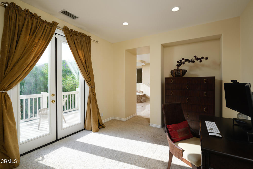3921 Chapman Court Altadena, CA 91001 - Photo 43 of 64 a view of a hallway with workspace