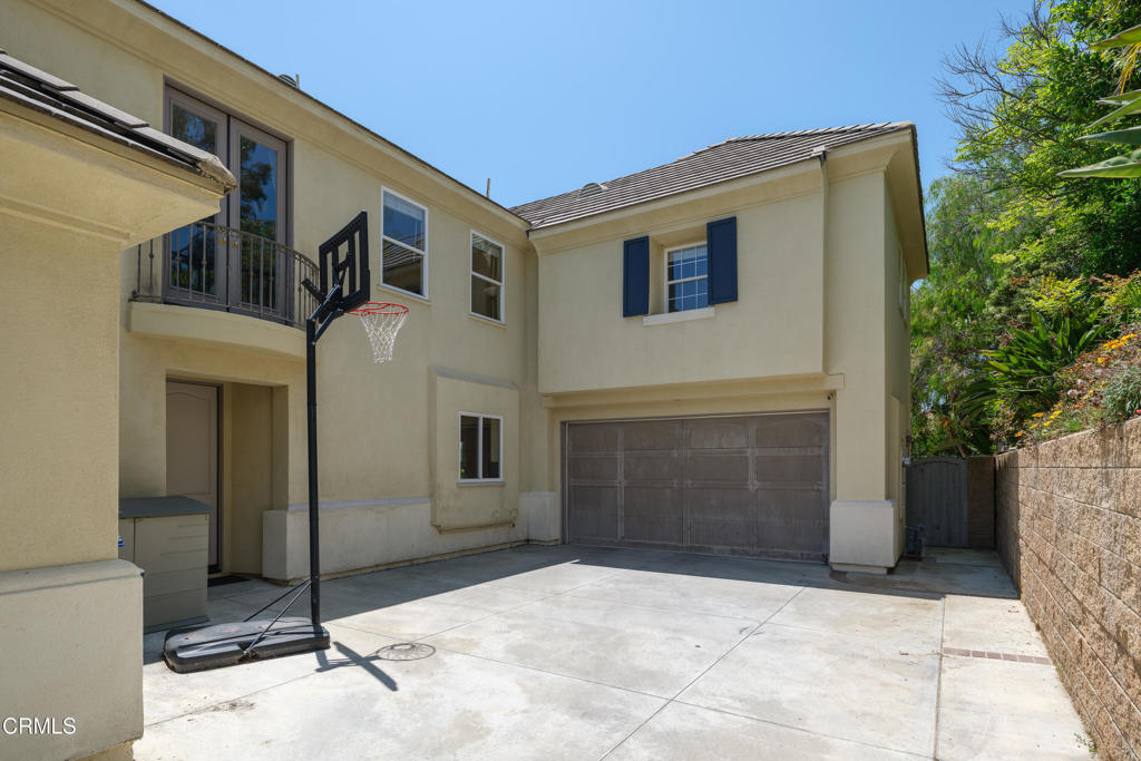 3921 Chapman Court Altadena, CA 91001 - Photo 52 of 64 a front view of a house with a garden