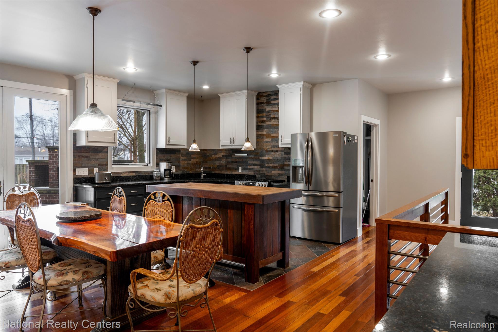 19460 Merriman Road Livonia, MI 48152 - Photo 4 of 48