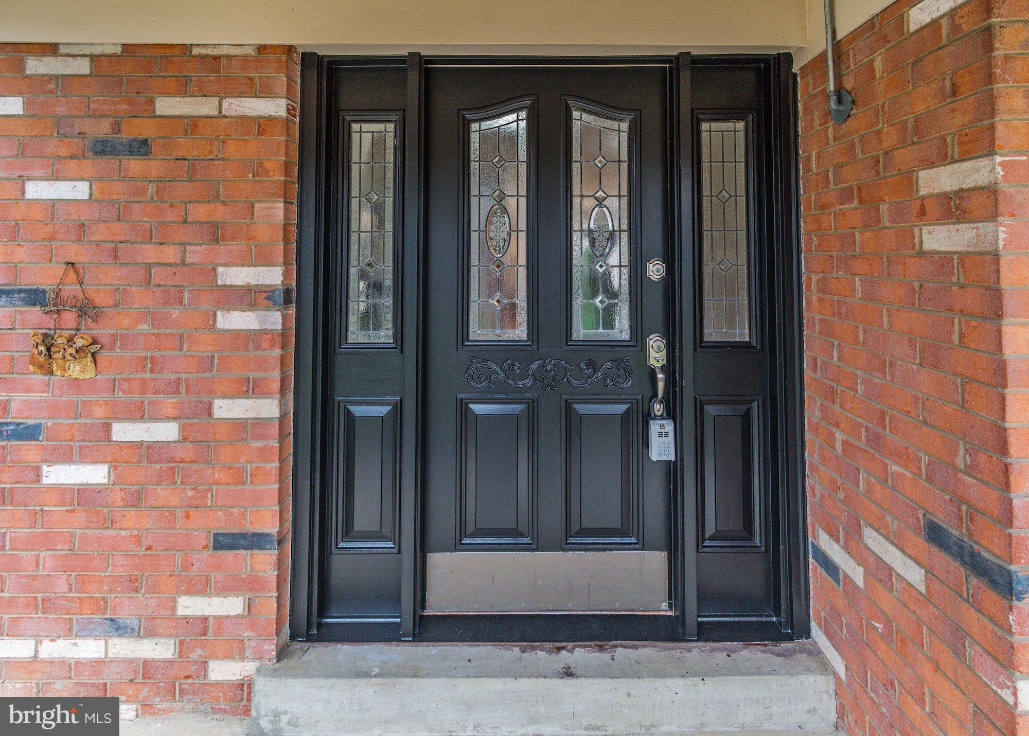 8721 Gateshead Road Alexandria, VA 22309 - Photo 2 of 48 Beautiful, leaded glass front door