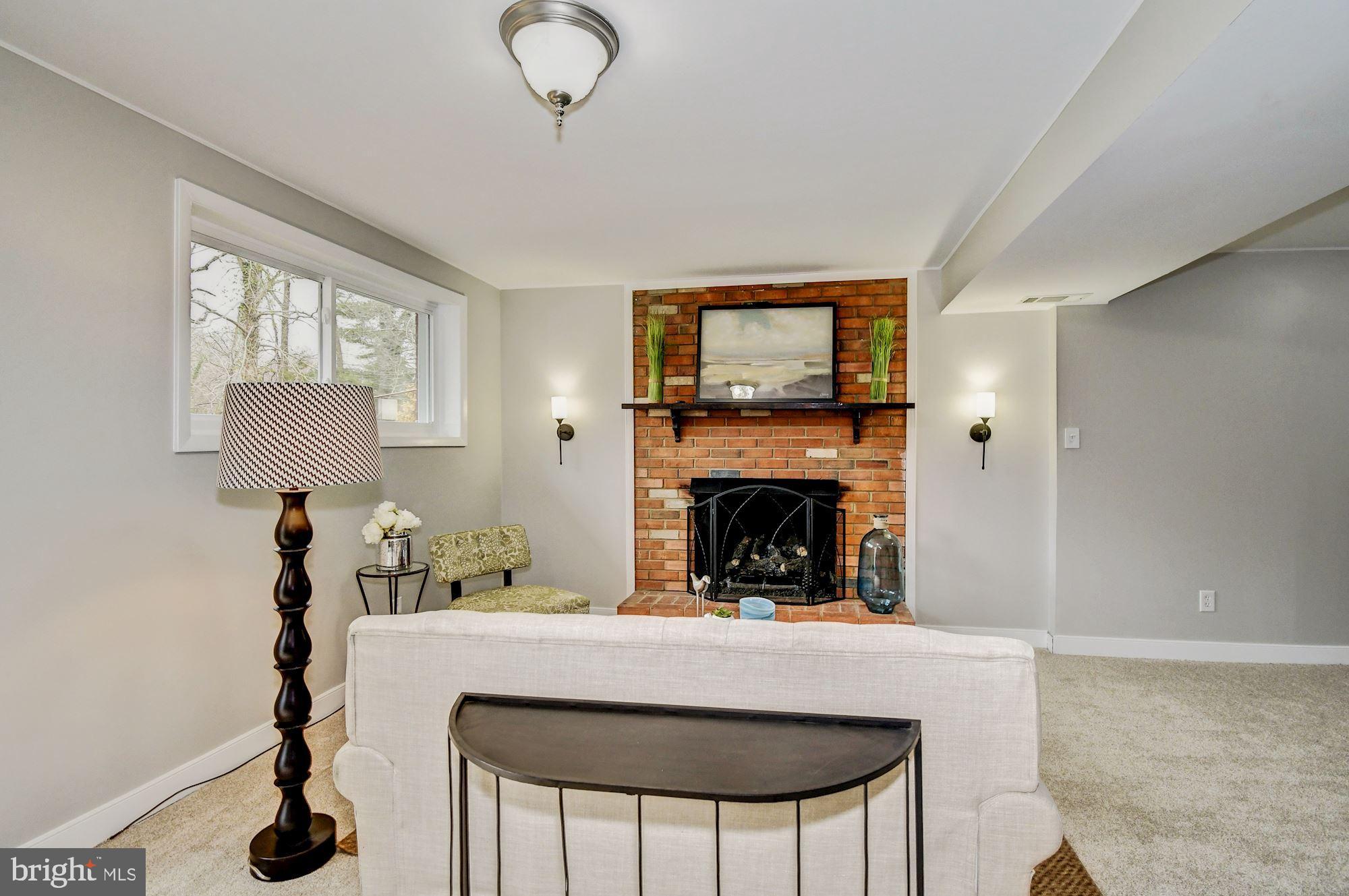 8721 Gateshead Road Alexandria, VA 22309 - Photo 30 of 48 Gas fireplace