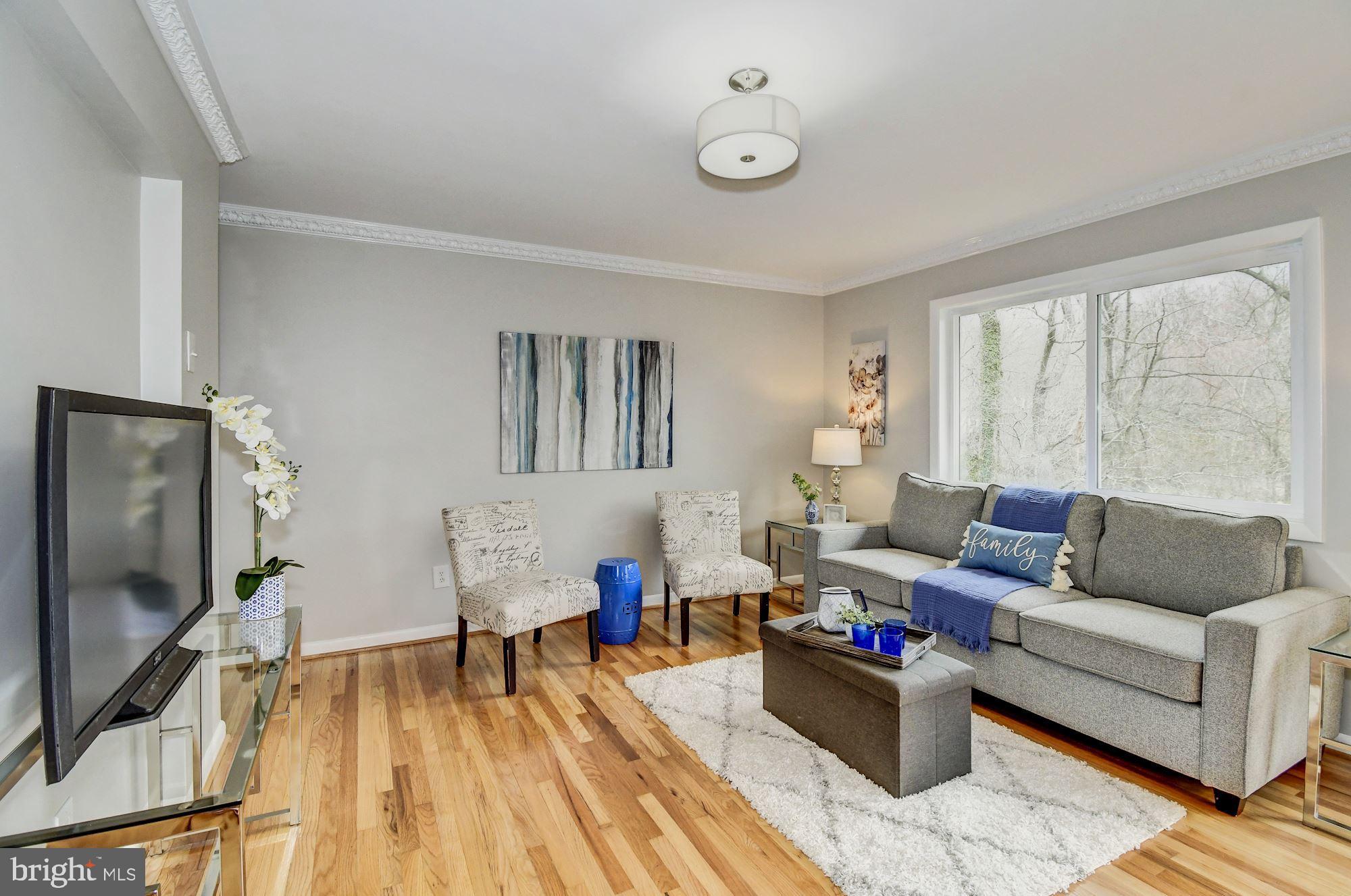 8721 Gateshead Road Alexandria, VA 22309 - Photo 6 of 48 Airy and bright