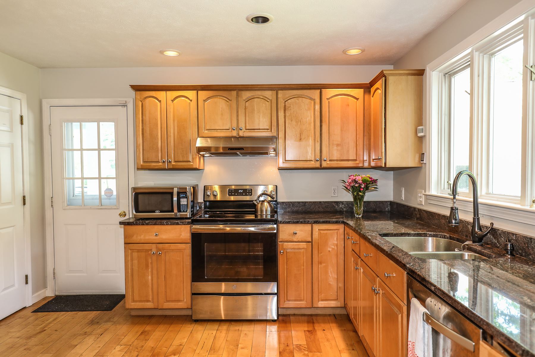 465 Ray Street Manchester, NH 03104 - Photo 24 of 40 Gallery Image 24