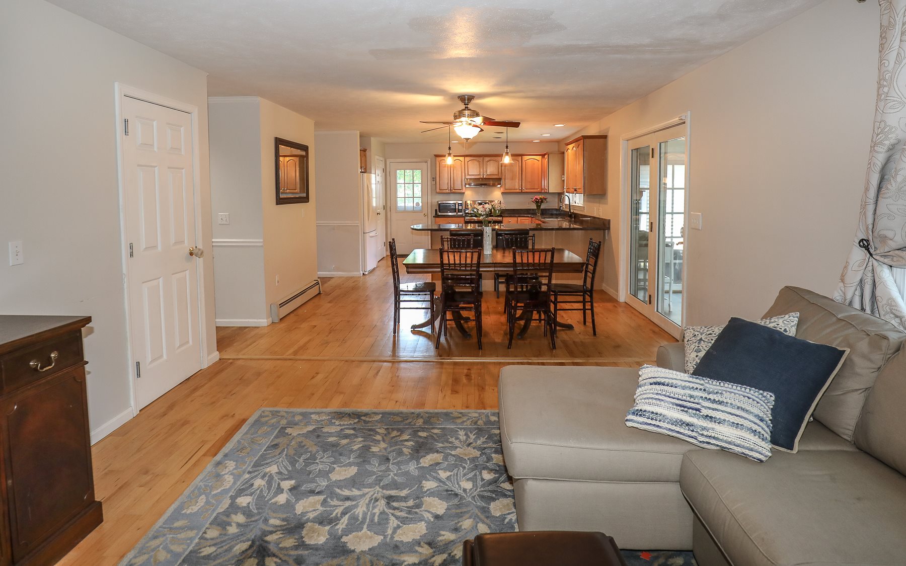 465 Ray Street Manchester, NH 03104 - Photo 3 of 40 Gallery Image 3