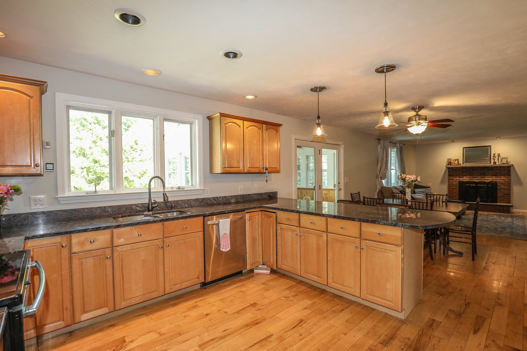 465 Ray Street Manchester, NH 03104 - Photo 35 of 40 Gallery Image 35