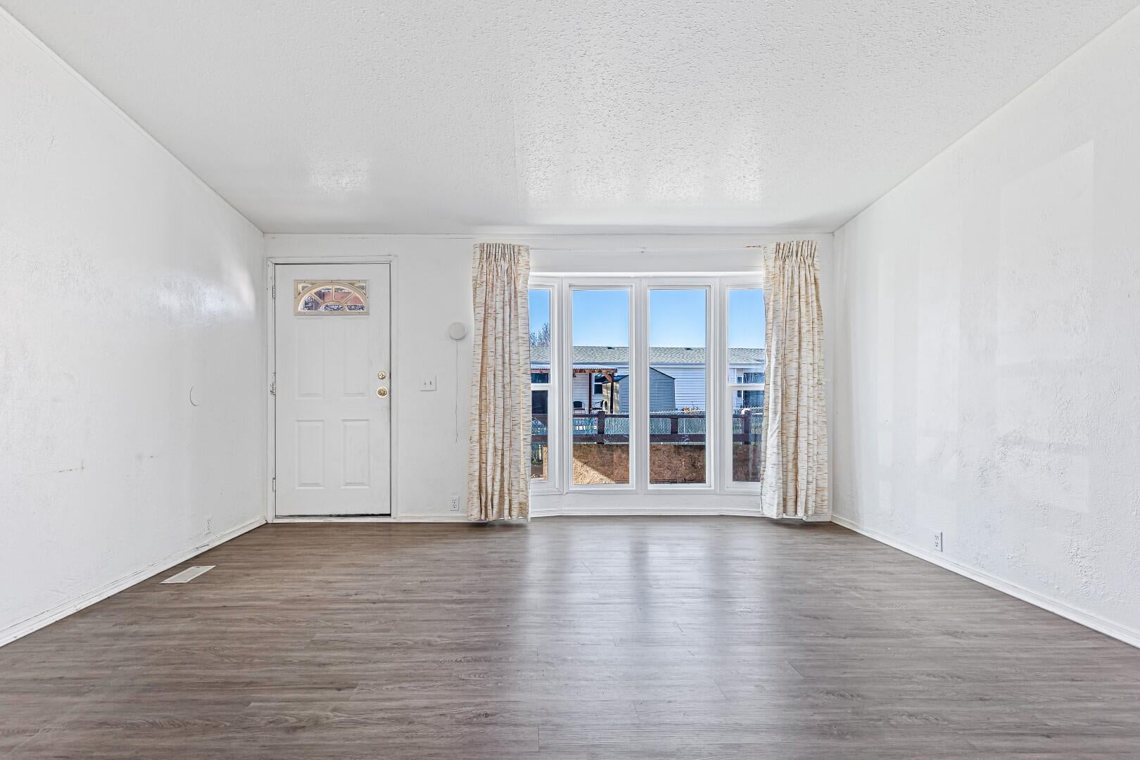 664 Clearview Way Eagle Point, OR 97524 - Photo 5 of 31 8