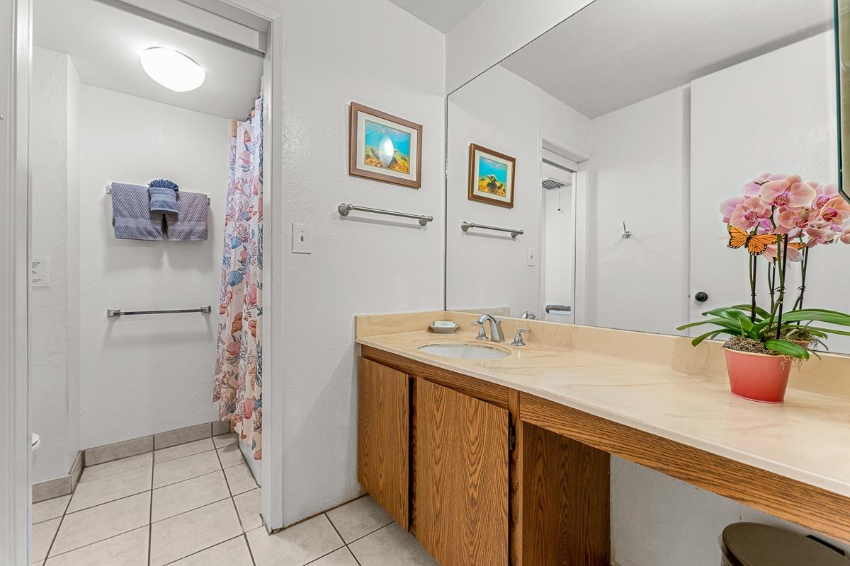 940 South Kihei Road, Unit B204 Kihei, HI 96753 - Photo 16 of 30 a bathroom with a sink and a mirror