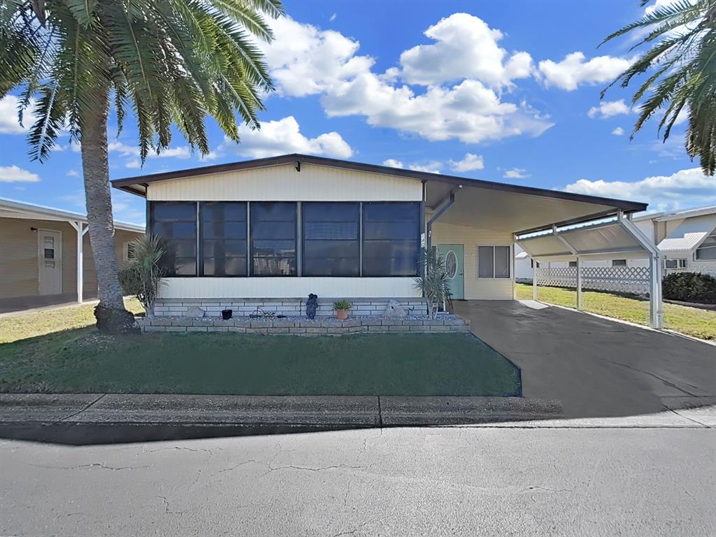 a view of a house with a yard