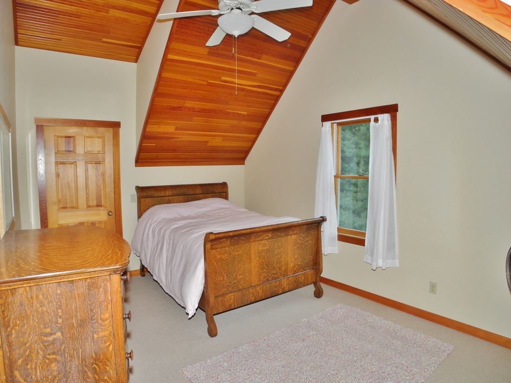 543 South Stony Point Road Suttons Bay, MI 49682 - Photo 24 of 27 1821979-23.JPG