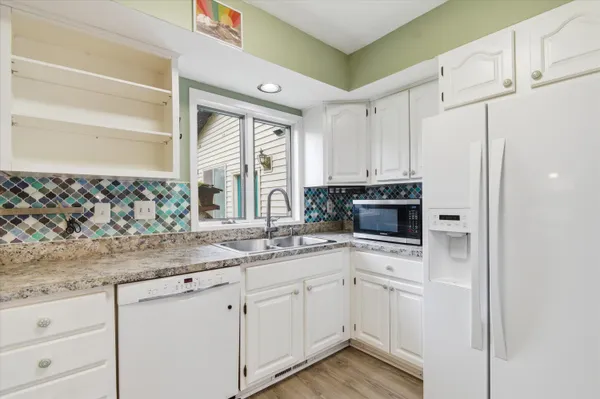 $409,900 | 9095 Huron River Drive, Brighton, MI 48116