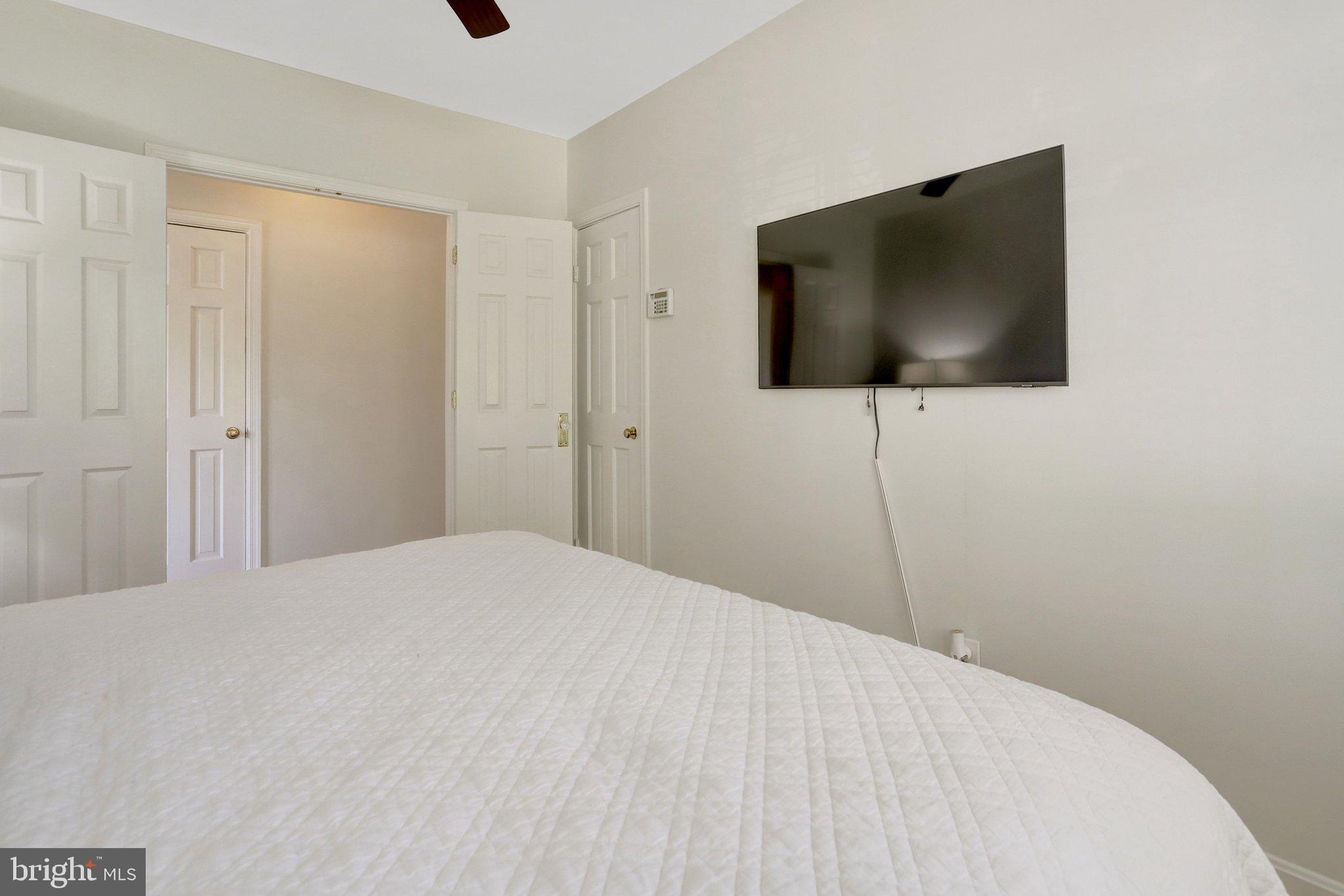3 Russell Road, Unit 3B Alexandria, VA 22301 - Photo 24 of 30