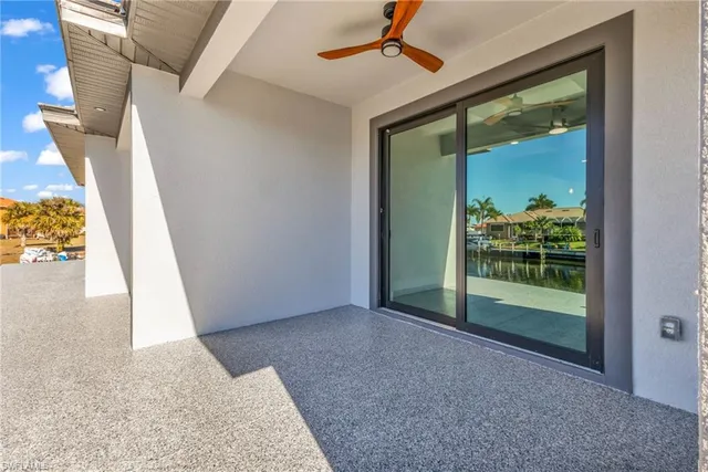 a view of livingroom with furniture