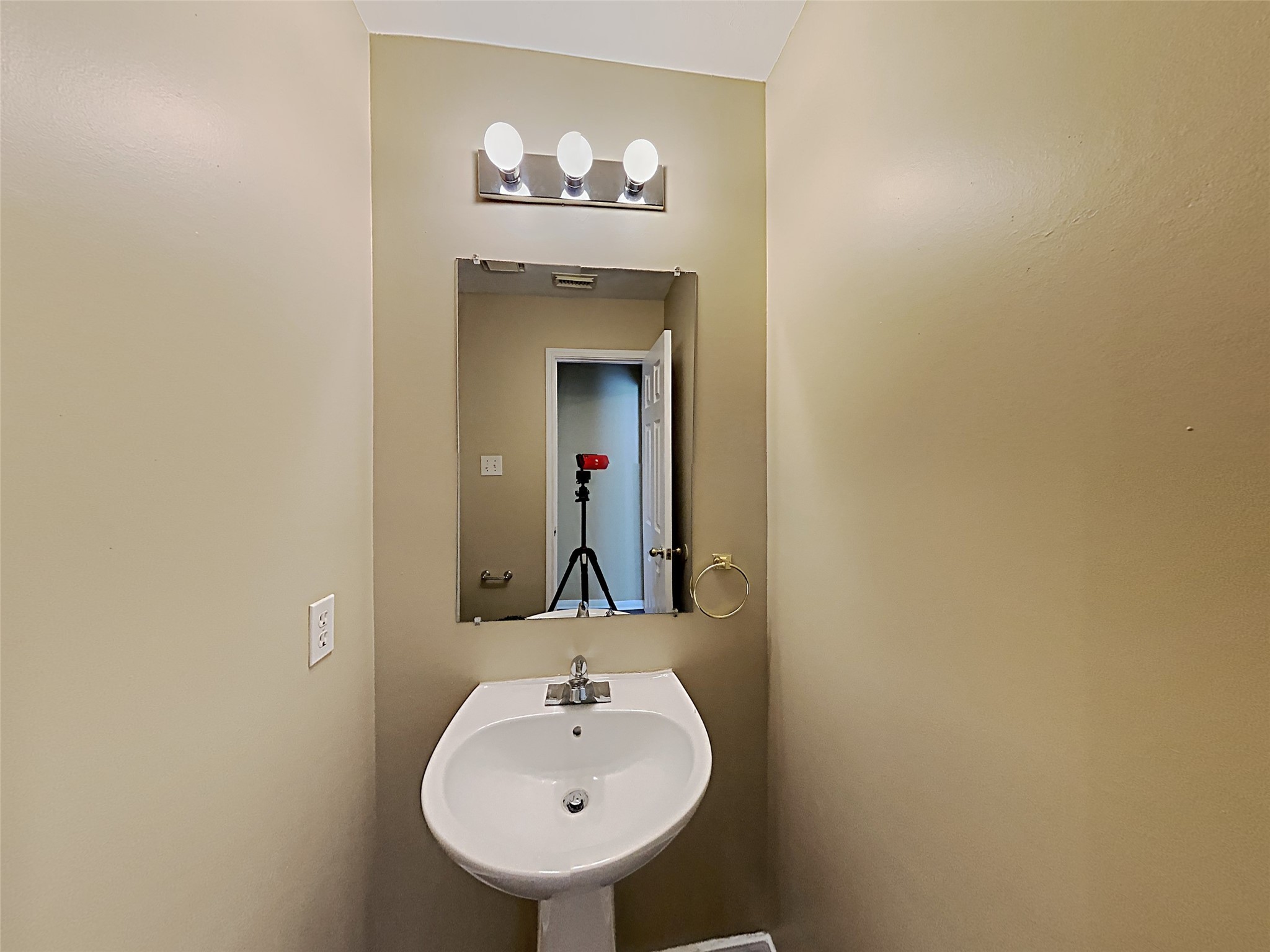 7203 Glen Rosa Drive Katy, TX 77494 - Photo 8 of 22 a bathroom with a sink and a mirror