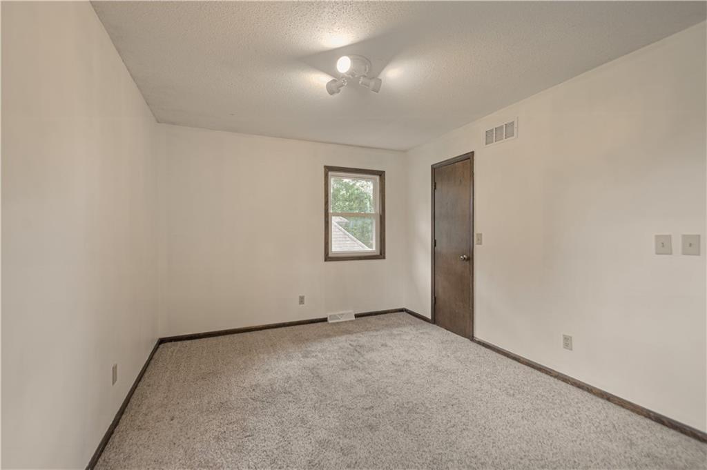 16307 Spring Valley Road Belton, MO 64012 - Photo 10 of 29