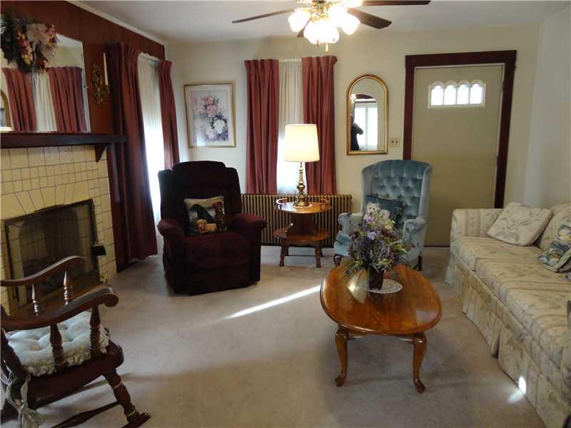 551 Pittsburgh Road Butler, PA 16002 - Photo 5 of 20 Living Room.