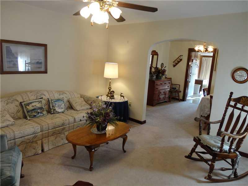 551 Pittsburgh Road Butler, PA 16002 - Photo 6 of 20 Living Room.