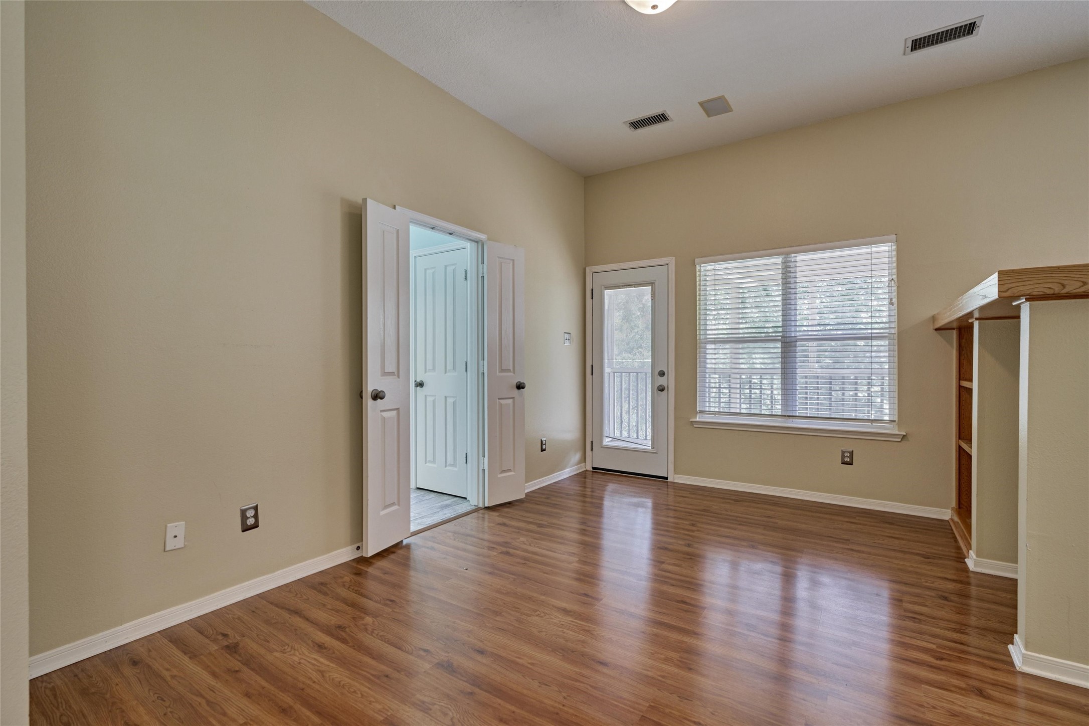 59 West Gaslight Place Spring, TX 77382 - Photo 28 of 47 Primary Bedroom.