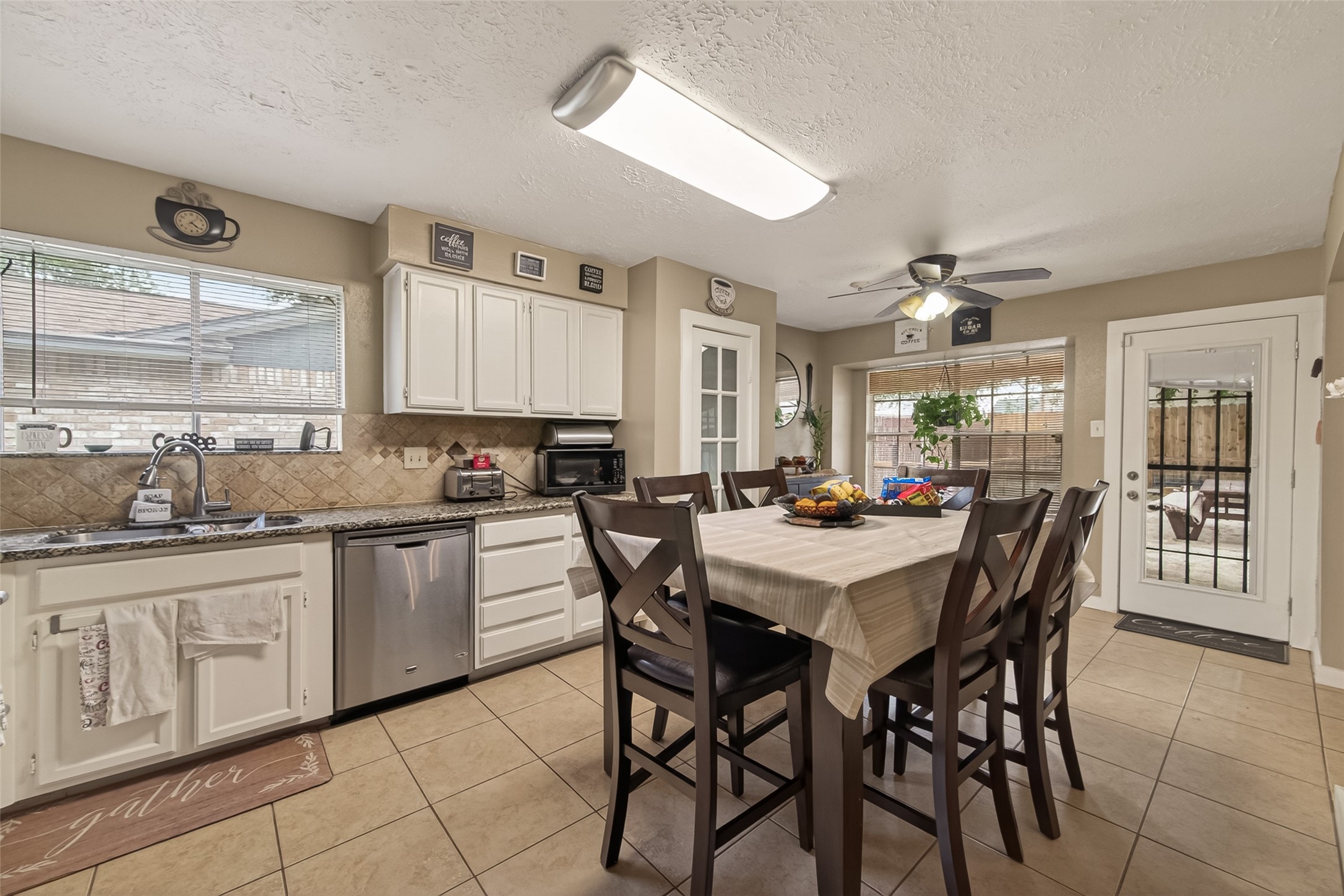 1915 Delphi Lane Houston, TX 77067 - Photo 13 of 31