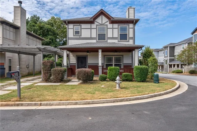a view of a house with backyard and porch