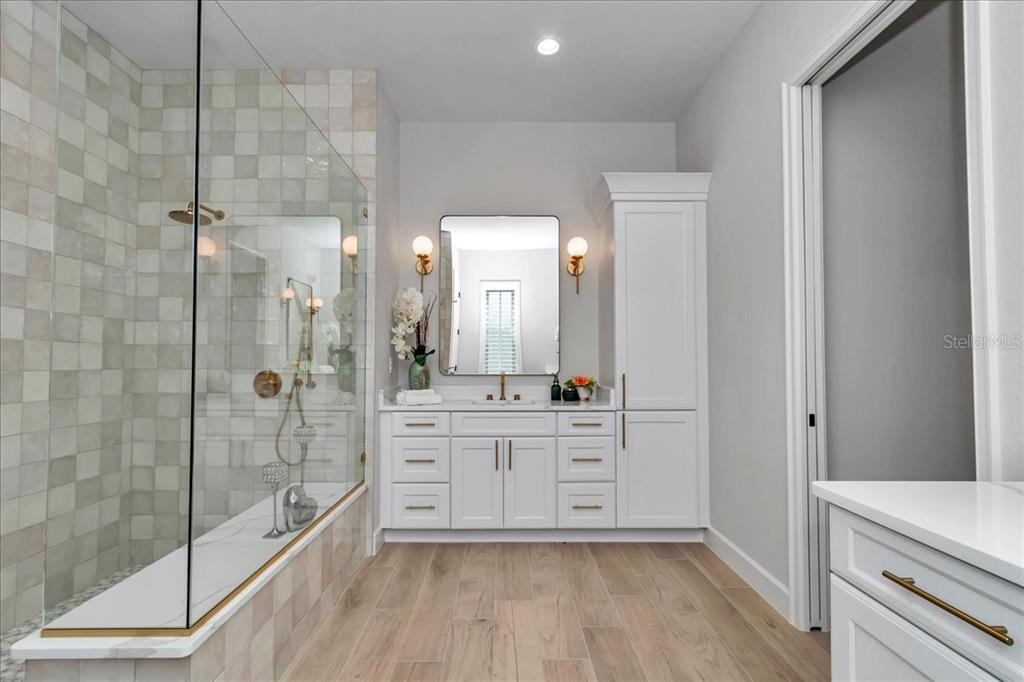 1631 West Highway 329 Citra, FL 32113 - Photo 31 of 82 a large bathroom with a glass shower door and a sink