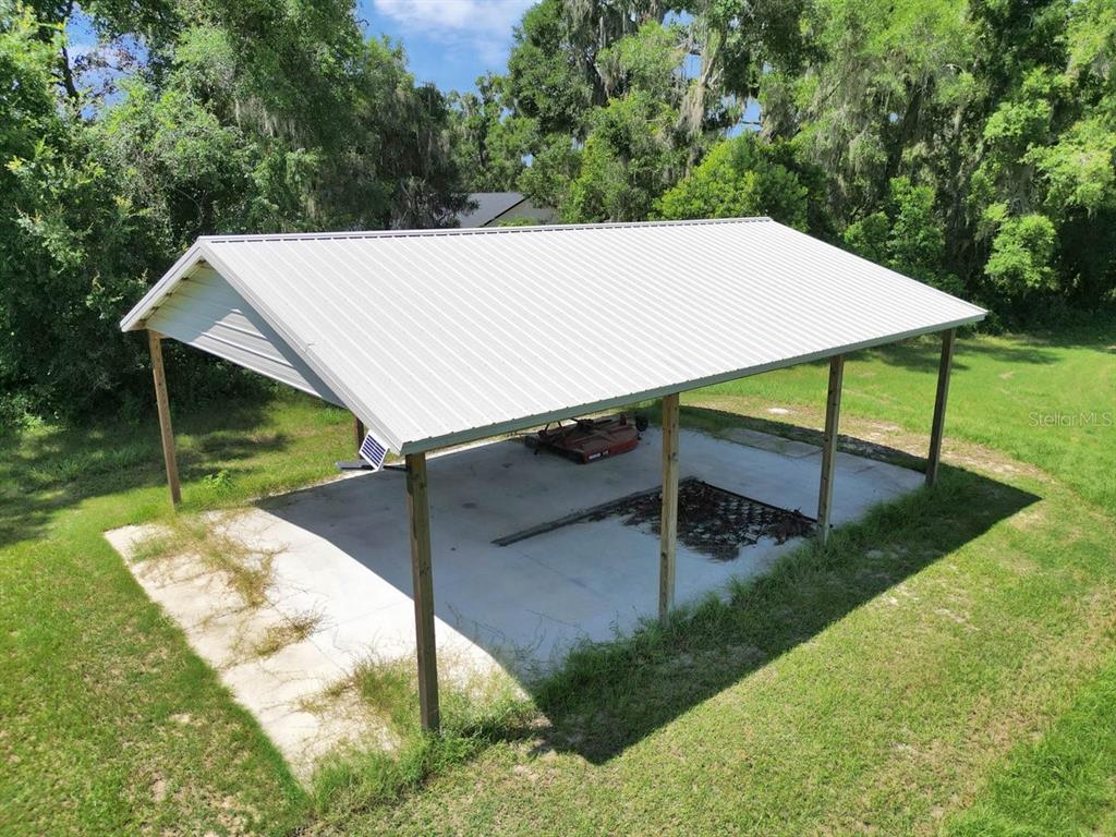 1631 West Highway 329 Citra, FL 32113 - Photo 78 of 82 a view of a backyard with dishwasher and stove