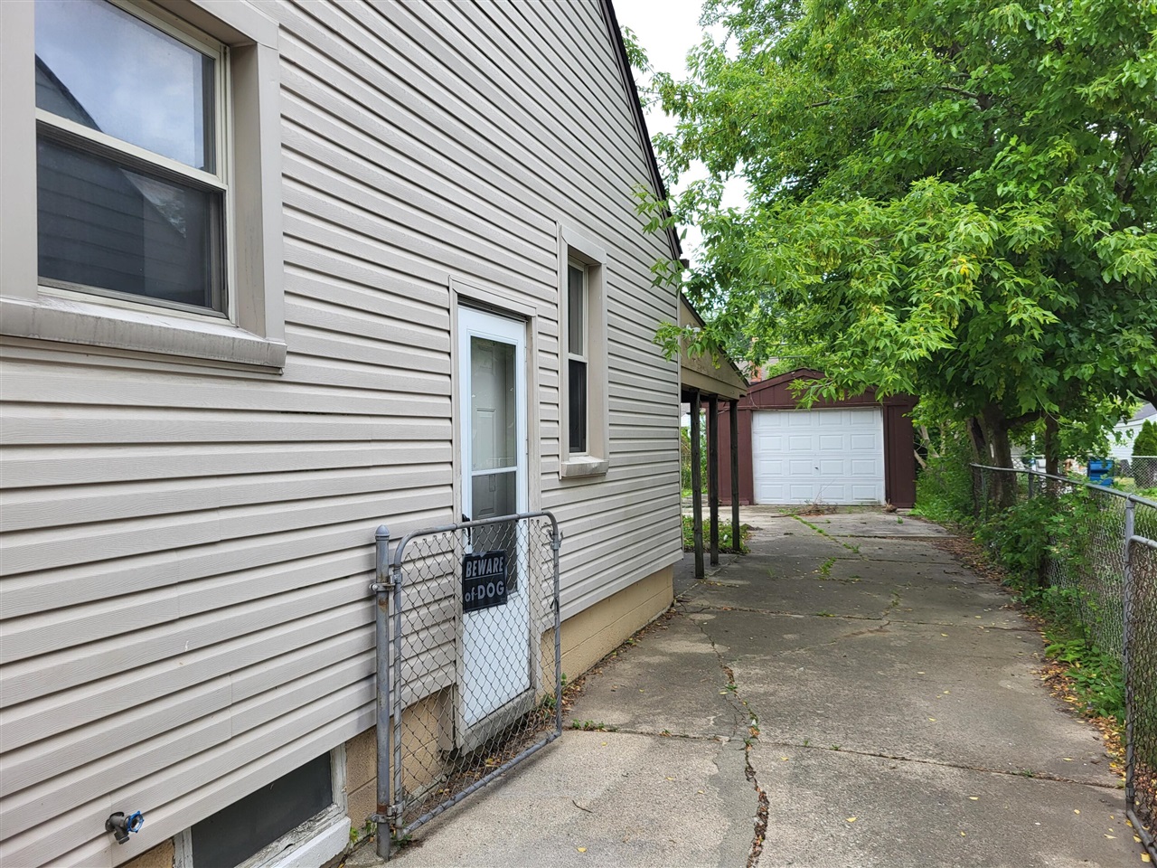 22820 Teppert Avenue Eastpointe, MI 48021 - Photo 2 of 13