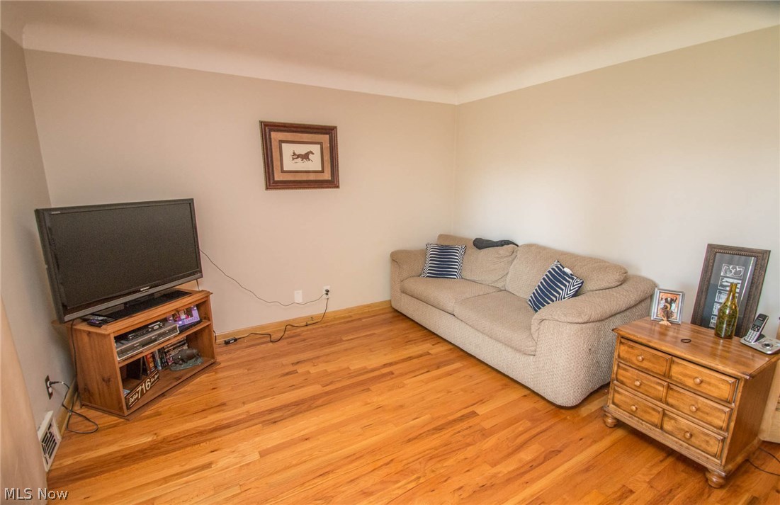 1159 Haverston Road Cleveland, OH 44124 - Photo 5 of 28