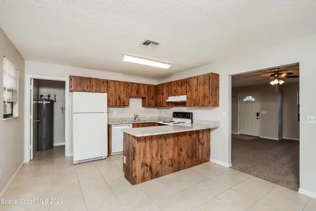 $1,610 | 339 13th Lane Southwest, Vero Beach, FL 32962