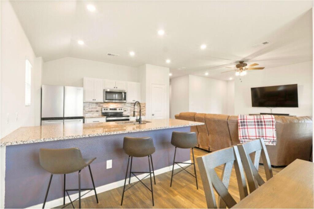 513 Jameson Springtown, TX 76082 - Photo 4 of 34